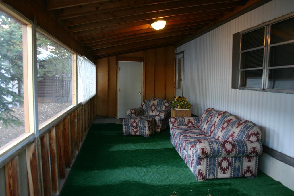Yellowstone Wildlife Cabins West Yellowstone Εξωτερικό φωτογραφία
