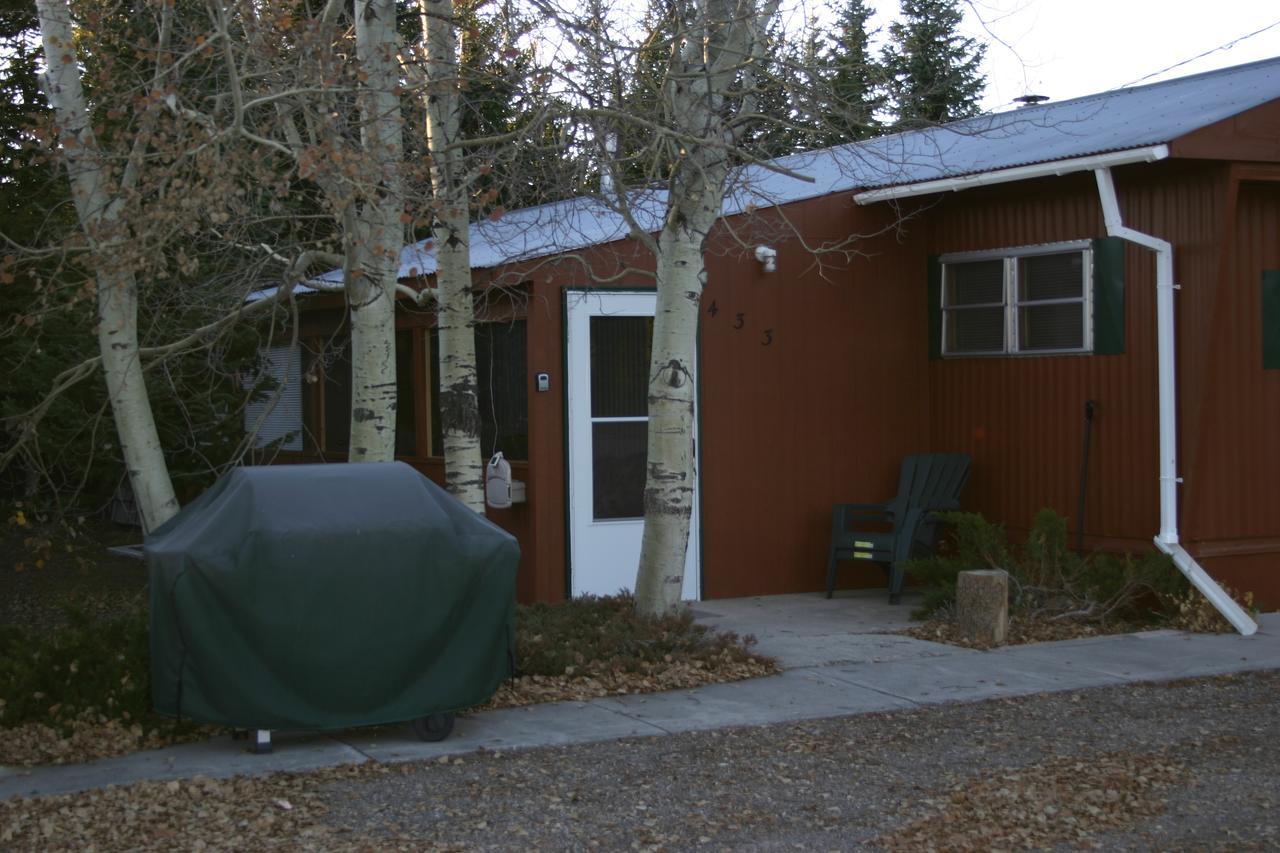 Yellowstone Wildlife Cabins West Yellowstone Εξωτερικό φωτογραφία
